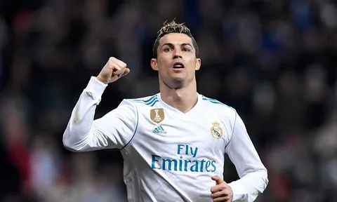 Ronaldo kiến tạo, Ronaldo lập hat-trick, PSG có đang run?