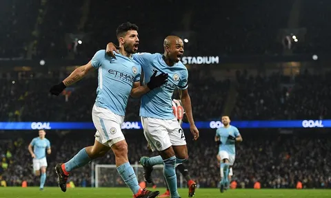 Một mình Aguero "săn" Chích chòe