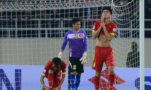 Điểm lại những pha đốt lưới nhà khó hiểu của “tội đồ” Đinh Tiến Thành