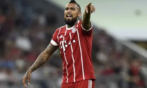 Vidal trổ tài chơi bóng rổ siêu nhộn