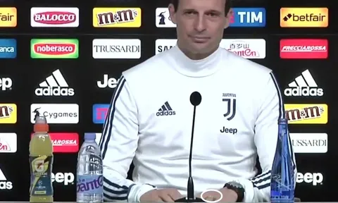 HLV Allegri sắp 'đeo gông' với bạn gái diễn viên?