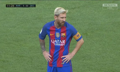 17 pha bóng thiên tài của Lionel Messi mùa 2016/17