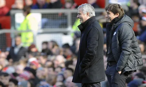 Mourinho - Conte: Người lạ ơi, xin hãy cho tôi mượn... bàn tay