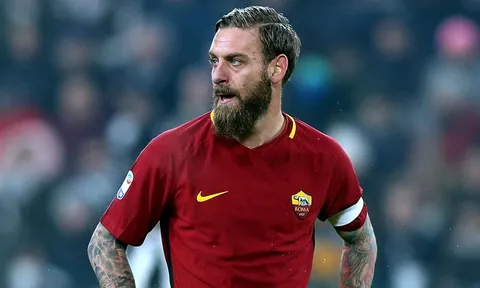 De Rossi: "Nếu không làm cầu thủ, tôi sẽ là fan cuồng của Roma"