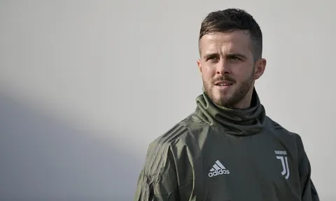 Sao Juventus tiết lộ từng quay lưng với Tottenham