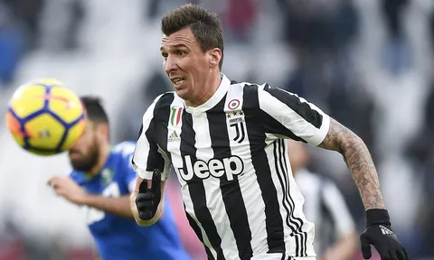 Mandzukic: "Tôi thích đá phòng thủ"
