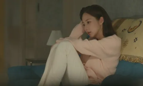 Đêm tân hôn của em trai chồng, thấy điện thoại chồng sáng lên, tôi điêu đứng khi phát hiện một bí mật