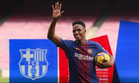 Pique chấn thương, cờ đến tay Yerry Mina?