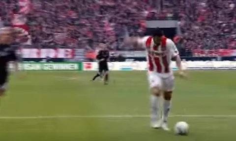 20 bàn thắng đẹp nhất trong 20 năm sự nghiệp của Claudio Pizarro