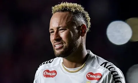 Santos cất Neymar để tránh rủi ro sân cỏ nhân tạo
