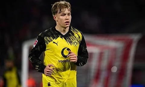 Arsenal và Liverpool tranh mua Daniel Svensson từ Dortmund
