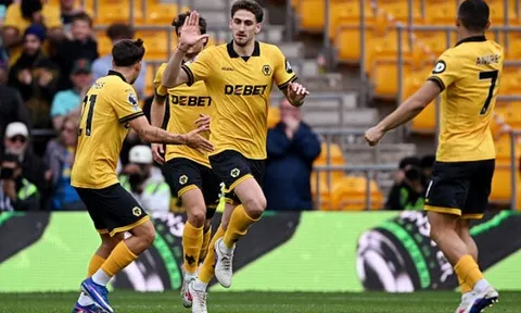 Wolves chia điểm với Sunderland trong trận cầu có thẻ đỏ