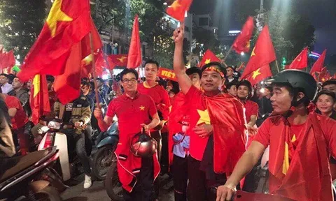 Phó Thủ tướng, sao Việt và NHM đi "bão" mừng chiến tích của U23 Việt Nam
