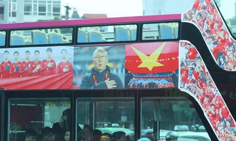 Chuyên cơ riêng, dàn siêu xe đưa đón U23 Việt Nam về nước