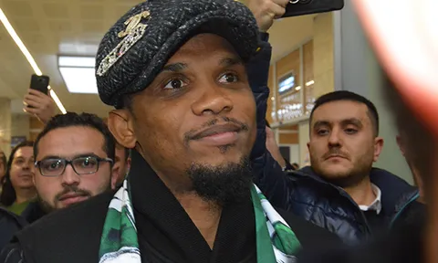 36 tuổi, Samuel Eto'o vẫn được chào đón như 'Vua'