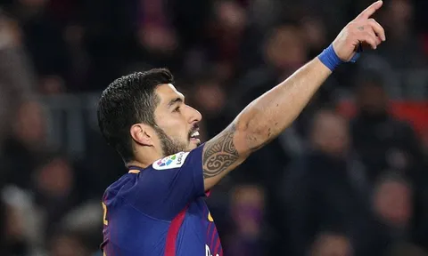 Suarez lập hat-trick, Barca chơi tennis trên sân nhà
