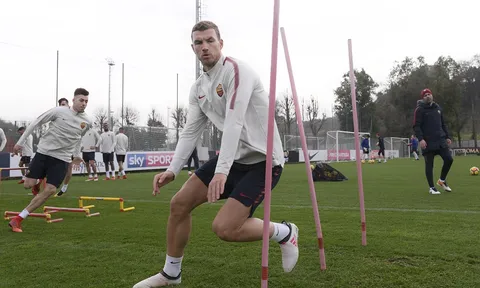 Lỡ cơ hội đến Chelsea, Dzeko vẫn tập luyện tích cực cùng AS Roma