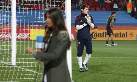 35 tuổi, Casillas vẫn được Ngoại hạng Anh mời gọi