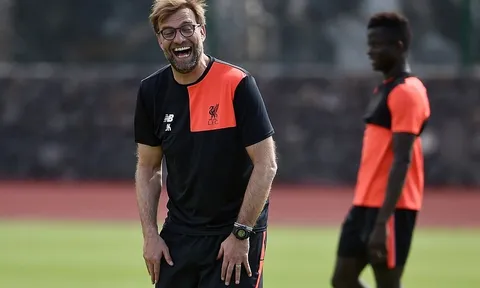 Klopp cười thả ga trên sân tập cùng các học trò