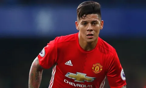 Hot boy trái chuối nhận quà NÓNG từ Mourinho