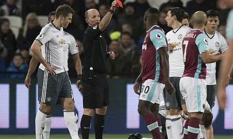 5 điểm nhấn West Ham 0-2 Man Utd: Tranh cãi xung quanh các trọng tài