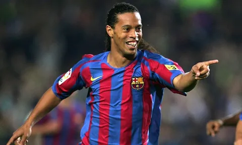 5 lần Ronaldinho "hạ nhục" cầu thủ đối phương