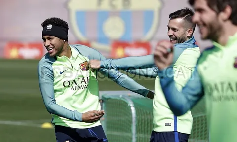 Chùm ảnh: Khuôn mặt rạng ngời của các cẩu thủ Barca sau chiến thắng lịch sử
