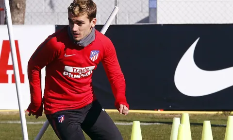 Mặc tin đồn chuyển nhượng, Griezmann vẫn tập trung cho Atletico