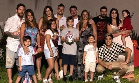 Gia hạn hợp đồng, Barca nhận tài trợ khủng