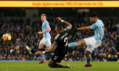 Aguero ghi 4 bàn thắng, Man City đại thắng trên sân nhà