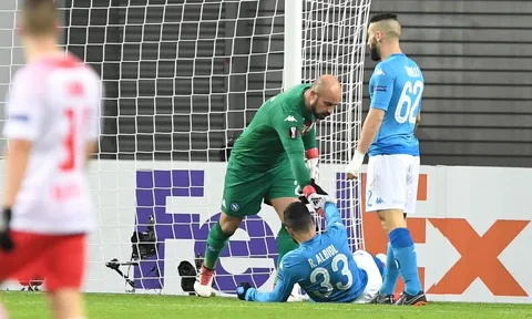 Đánh bại RB Leipzig, Napoli vẫn bị loại đau đớn