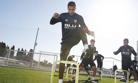 "Bầy dơi" căng thẳng trước trận Bán kết với Barcelona