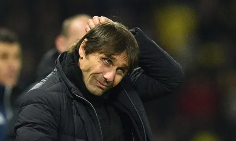 Conte cười gượng trong trận thua tan nát của Chelsea