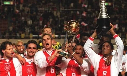 Ajax 1995 lên đỉnh châu Âu thế nào?
