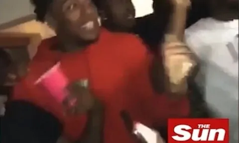 Alex Iwobi bị phát hiện "quẩy" ở bar đến 3 giờ sáng