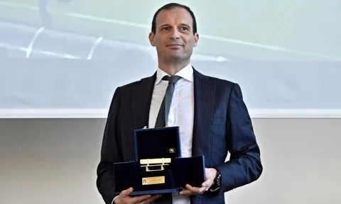 Allegri xác nhận sẽ không chia tay Juventus