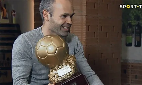 Andres Iniesta nhận "Quả bóng Vàng" đầu tiên trong sự nghiệp