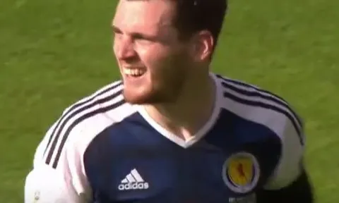 Andrew Robertson, ngôi sao gây bất ngờ nhất của Liverpool mùa này
