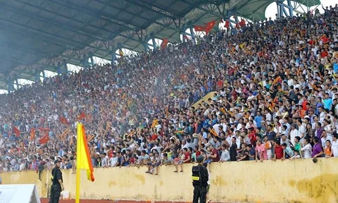 5 điểm nhấn vòng 1 V-League 2018: Khán giả và pháo sáng