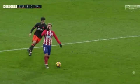 Antoine Griezmann chửi nhau với CĐV Atletico Madrid