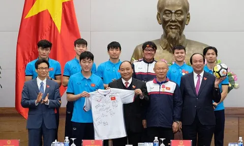 Áo đấu, quả bóng U23 Việt Nam tặng Thủ tướng có giá khởi điểm 2 tỉ đồng