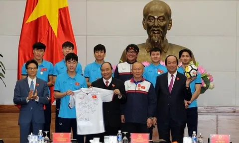 Đấu giá áo và bóng U23 Việt Nam tặng Thủ tướng: Chốt giá cuối 24h tối nay