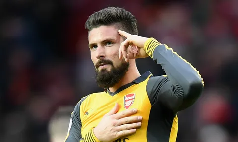 Arsenal chơi tệ, Giroud bị chỉ trích nặng nề