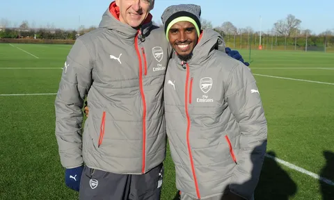 Arsenal đón vị khách quý trong buổi tập mới nhất