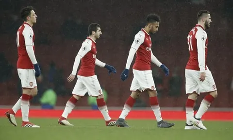 Arsenal hỗn loạn: Cầu thủ 'đoàn kết' đuổi Wenger