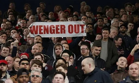 Arsenal thảm bại trong ngày banner 'Wenger out' ngập sân The Hawthorns