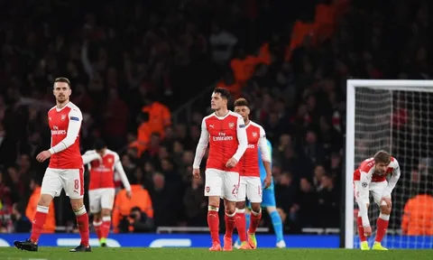 Arsenal thua, cả Ngoại hạng Anh xấu hổ
