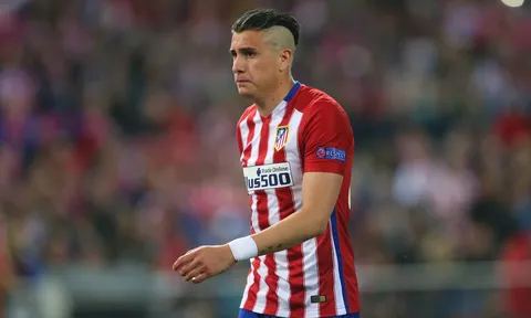 Atletico 'bật đèn xanh', M.U tràn trề cơ hội mua hậu vệ