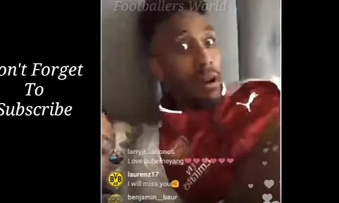 Aubameyang nhí nhảnh mặc luôn áo Arsenal lên giường ngủ