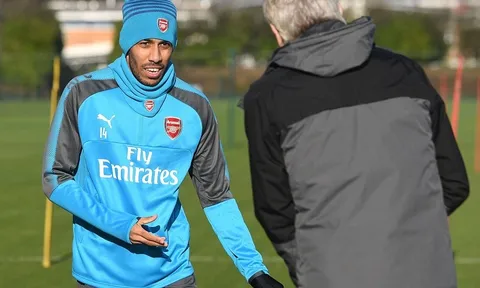 Aubameyang nuốt từng lời của Giáo sư trong buổi tập đầu tiên